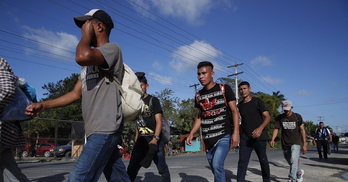 Unos 3.000 migrantes hondure os inician caravana hacia M xico