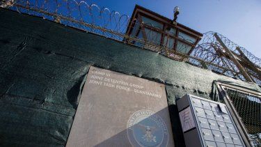 La torre de control de la cárcel Campamento VI en la Base Naval de Bahía Guantánamo, Cuba.