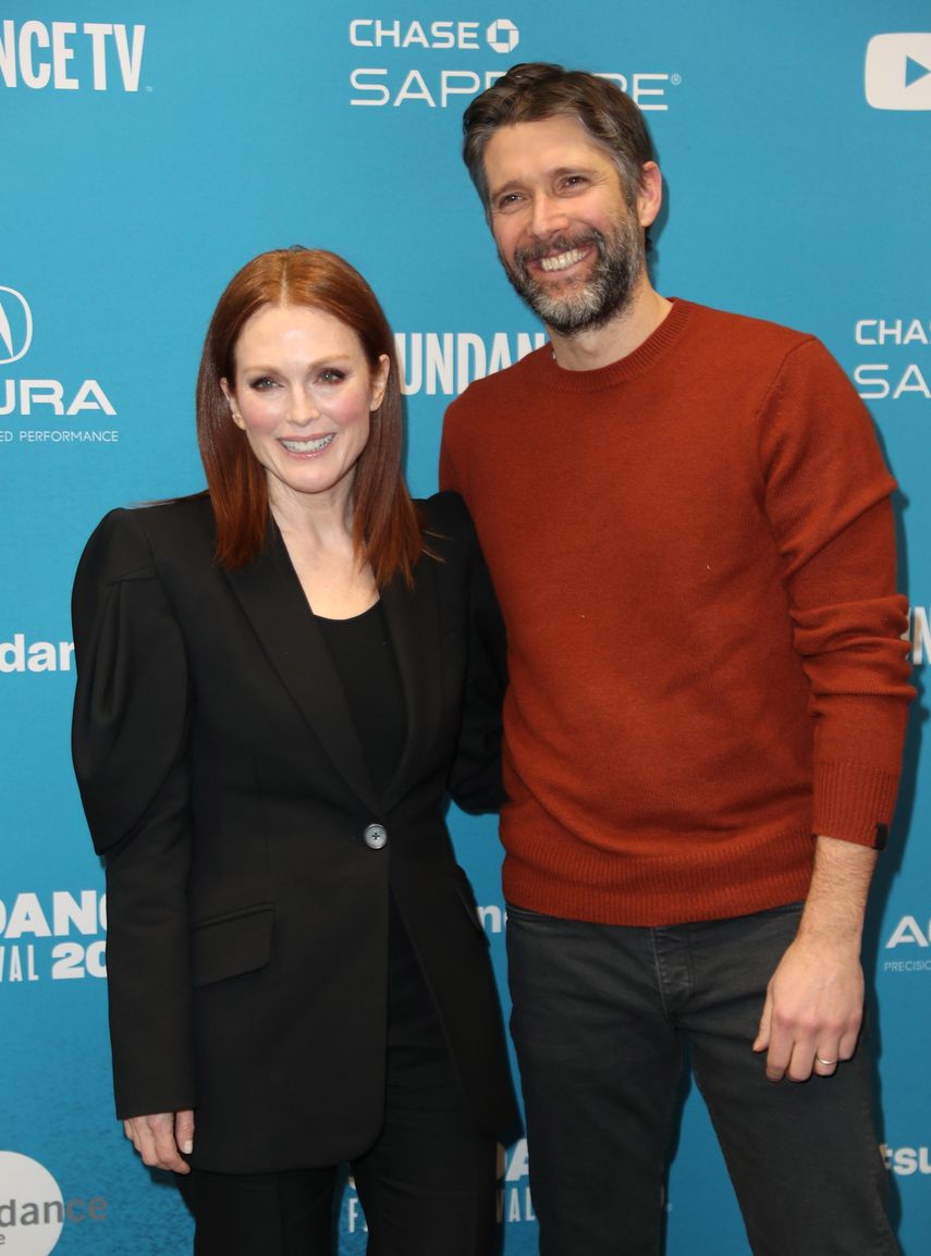 Julianne Moore y su esposo en el estreno de su nueva película en el festival.