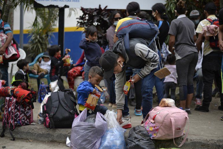 Migrantes de Honduras insisten en llegar a EEUU