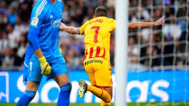 El delantero de Girona Cristhian Stuani celebra tras anotar un gol de penal ante el Real Madrid.
