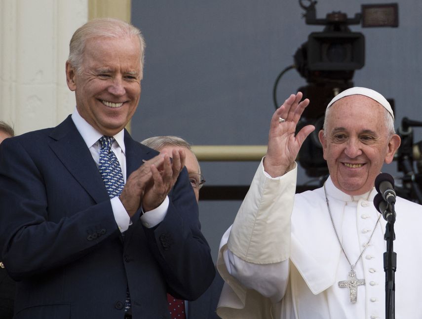 El presidente Joe Biden junto al Papa Francisco.