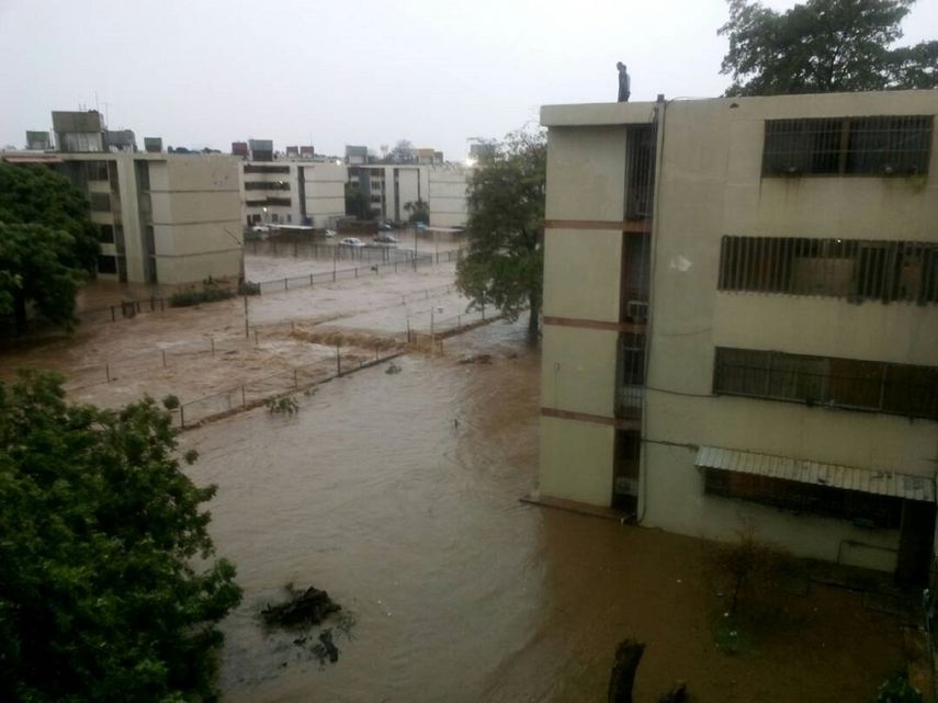 Las precipitaciones ocasionaron colapso en la ciudad de Maracaibo, así como calles anegadas y desbordamiento de cañadas.