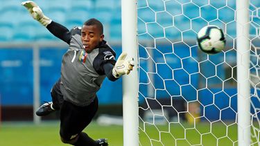 Una de las principales bazas de los venezolanos serán las manoplas de su portero, Wuilker Faríñez, de apenas 21 años, un auténtico escudo que frustró a los peruanos y espera repetir hazaña contra los dueños de casa.