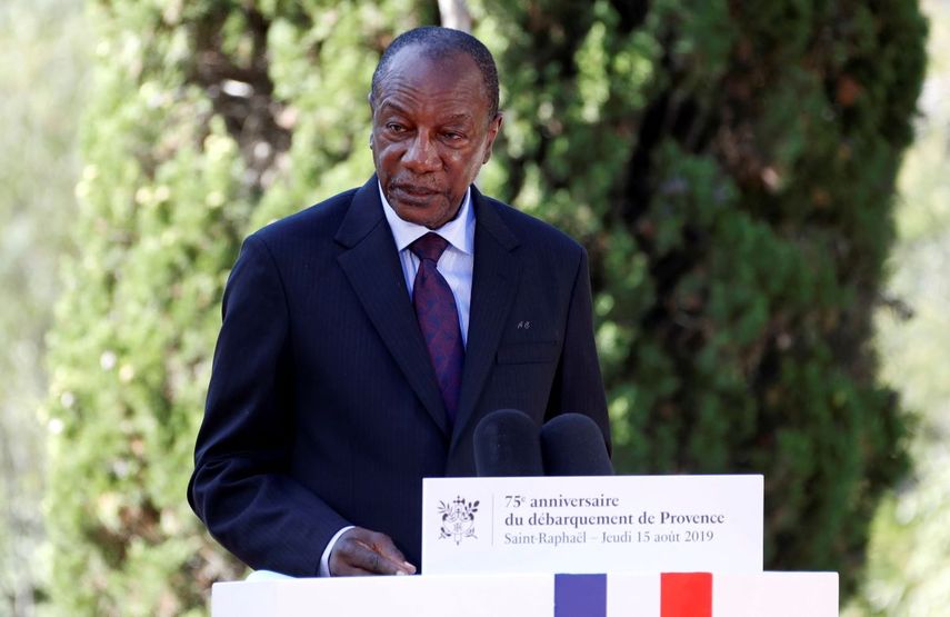 El presidente de Guinea, Alpha Conde, da un mensaje durante una visita oficial a Francia, en Saint-Raphael, el 15 de agosto de 2019.&nbsp;