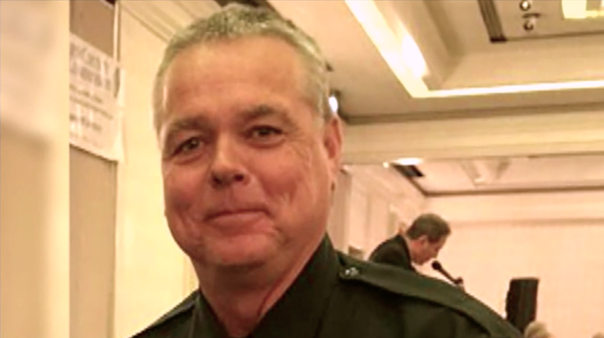 Scot Peterson es investigado por padres de las víctimas por supuestamente encubrir al hijo del alguacil de Broward.&nbsp;