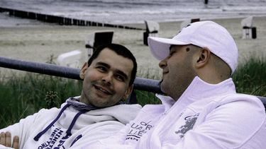 Amigos heteresexuales prefieron compartir problemas con otros amigos.