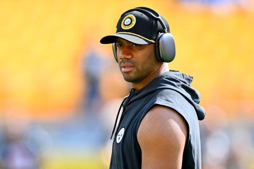 El mariscal de campo de los Steelers de Pittsburgh, Russell Wilson, durante una sesión de calentamiento, el 22 de septiembre de 2024.