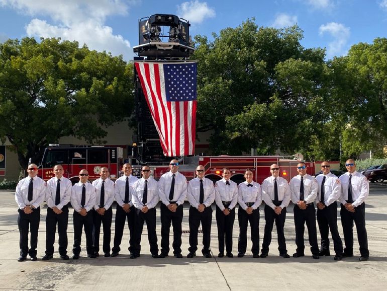Bomberos de Hialeah durante el actop en honor a las víctimas de los ataques del 11 de septiembre.