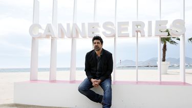 El director español Cesc Gay posa durante la primera edición de Canneseries, festival que Cannes dedica a las series de televisión.&nbsp;