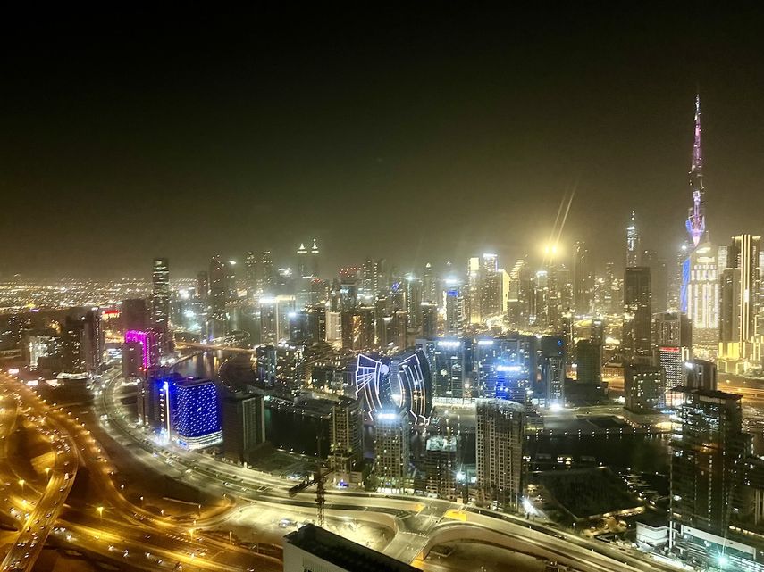 Con su peculiar diseño en forma de anillo, el Museo del Futuro se asoma en el skyline de Dubai.&nbsp;