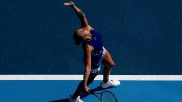 Aryna Sabalenka saca contra Talia Gibson de Australia durante el sexto día del Abierto de Cincinnati en el Centro de Tenis Lindner Family el 16 de agosto de 2026 en Mason, Ohio.&nbsp;