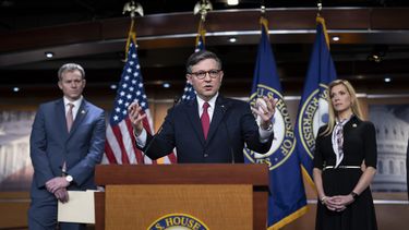 El presidente de la Cámara de Representantes, Mike Johnson, en una conferencia de prensa en el Congreso.