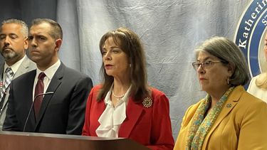 Alcaldesa de Miami-Dade, Daniella Levine-Cava,&nbsp; fiscal Katherine Fernández Rundle y secretario de los tribunales Juan Fernández-Barquín
