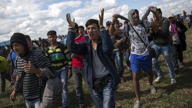 La OIM constató que los inmigrantes y refugiados habían incurrido en grandes deudas para completar el peligroso viaje, a lo largo del cual un gran número declaró haber sido víctima de abuso y explotación.
