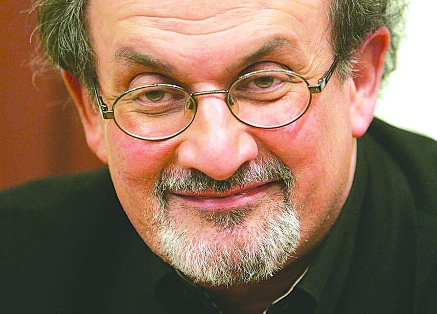 En 1989, Salman Rushdie, el autor de Los versos satánicos, fue amenazado de muerte por el ayatolá Jomeini