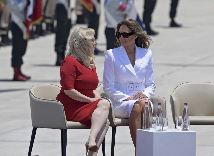 La primera dama estadounidense,&nbsp;Melania&nbsp;Trump&nbsp;(d), conversa con la mujer del primer ministro israelí Benjamin Netanyahu, Sarah Netanyahu.