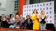 Los cinco intérpretes principales de la serie (Parsons, Galecki, Cuoco, Helberg y Nayyar) ganaban 900.000 dólares por episodio, de acuerdo a una información del medio especializado Variety de febrero de 2017.