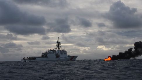 El Departamento de Seguridad Nacional dijo que la Operación Víbora del Pacífico continúa los esfuerzos de la Guardia Costera para proteger EEUU, combatir el narcotráfico y desmantelar organizaciones terroristas extranjeras y las organizaciones criminales transnacionales&nbsp;