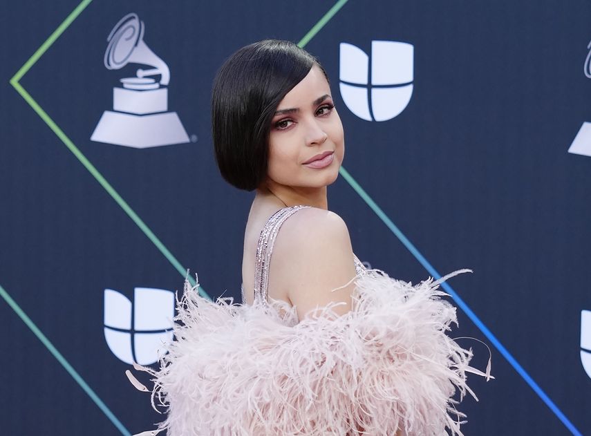 Sofia Carson llega a la 22 entrega anual de los Latin Grammy el 18 de noviembre de 2021 en Las Vegas. La Fundación Cultural Latin Grammy anunció que su Beca Prodigio se llamará este año Beca Sofia Carson y será copatrocinada por la actriz y cantante estadounidense de origen colombiano.