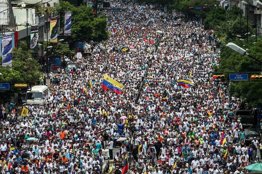 Ya en ocasiones anteriores los opositores han intentado, sin éxito, avanzar con manifestaciones por el centro de la capital venezolana, sede de los poderes públicos del país.
