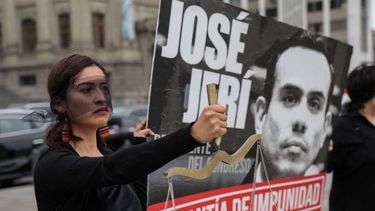 Los legisladores en Perú destituyeron a la impopular presidente Dina Boluarte el viernes, poniendo fin a un período en el cargo marcado por protestas, investigaciones de corrupción y una ola de violencia sin precedentes.