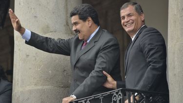 El expresidente de Ecuador, Rafael Correa, junto con el capturado dictador venezolano, Nicolás Maduro. Quito, 2015.
