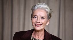 La actriz británica Emma Thompson llega para asistir a la entrega de los premios Albies, organizada por la Fundación Clooney en el Museo de Historia Natural de Londres el 3 de octubre de 2025.