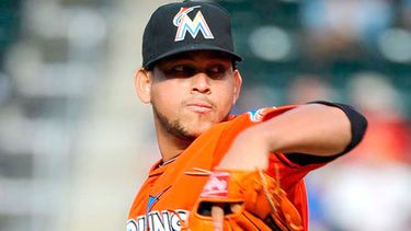 Henderson Álvarez podría tardar un poco más en regresar (foto MLB)