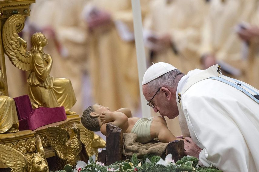 En palabras del pontífice, en una cultura dividida y marcada por la pérdida de los vínculos familiares, crecen los sentimientos de orfandad, vacío y soledad.
