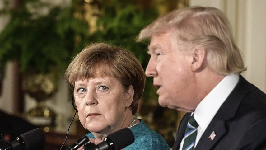 El presidente de EEUU, Donald J. Trump (d), y la canciller alemana, Angela&nbsp;Merkel&nbsp;(i), durante una rueda de prensa conjunta tras su reunión en la Sala Este de la Casa Blanca en Washington, Estados Unidos, este 17 de marzo de 2017.&nbsp;