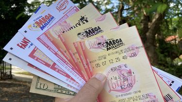 Millones de dólares se juegan a diario en la lotería de Florida.