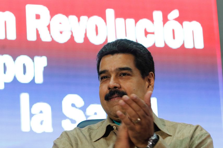 Maduro dijo que está en desarrollo una guerra legislativa y acusó al Parlamento de hacer leyes a lo loco y desacatar al TSJ (EFE)