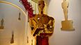 Una estatua del Óscar se muestra en la alfombra roja de la 96.ª edición de los Premios de la Academia en el Teatro Dolby en Hollywood, California, el 9 de marzo de 2024. Una estatua del Óscar se muestra en la alfombra roja de la 96.ª edición de los Premios de la Academia en el Teatro Dolby en Hollywood, California, el 9 de marzo de 2024.