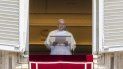 El papa Francisco en su balcón sobre la Plaza de San Pedro en el Vaticano el 22 de mayo del 2022. 