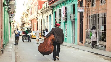 Las calles de La Habana son testigo de las vicisitudes de sus habitantes.