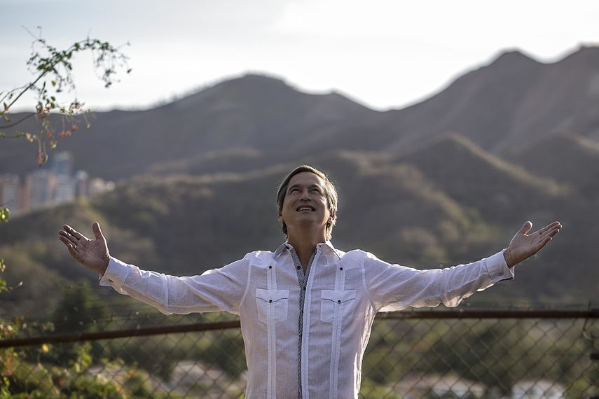 El cantautor, activista y escritor venezolano Lucio Herrera.