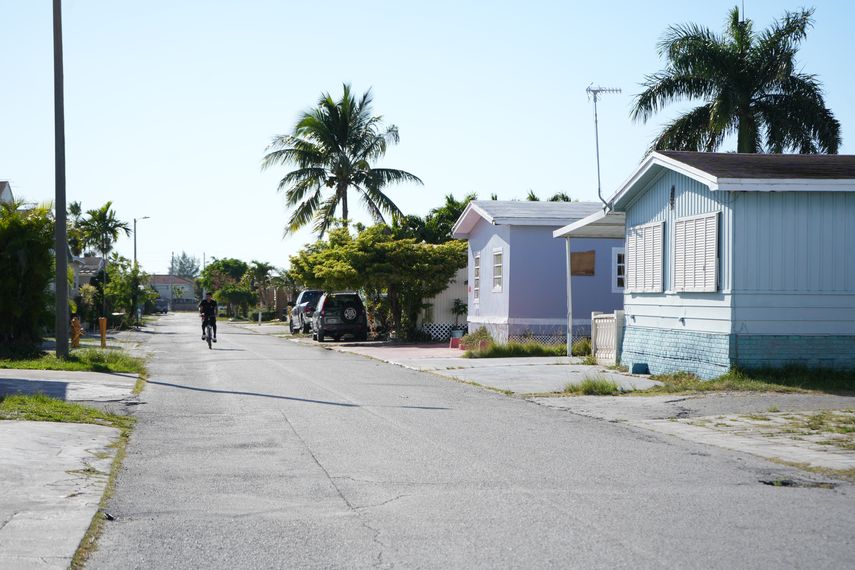 El parque de casas móviles de Sweetwater hoy parece un pueblo fantasma. El parque de casas móviles de Sweetwater hoy parece un pueblo fantasma.
