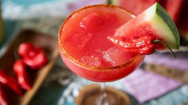 Tequila Cazadores watermelon piquín con Tequila Cazadores Blanco.