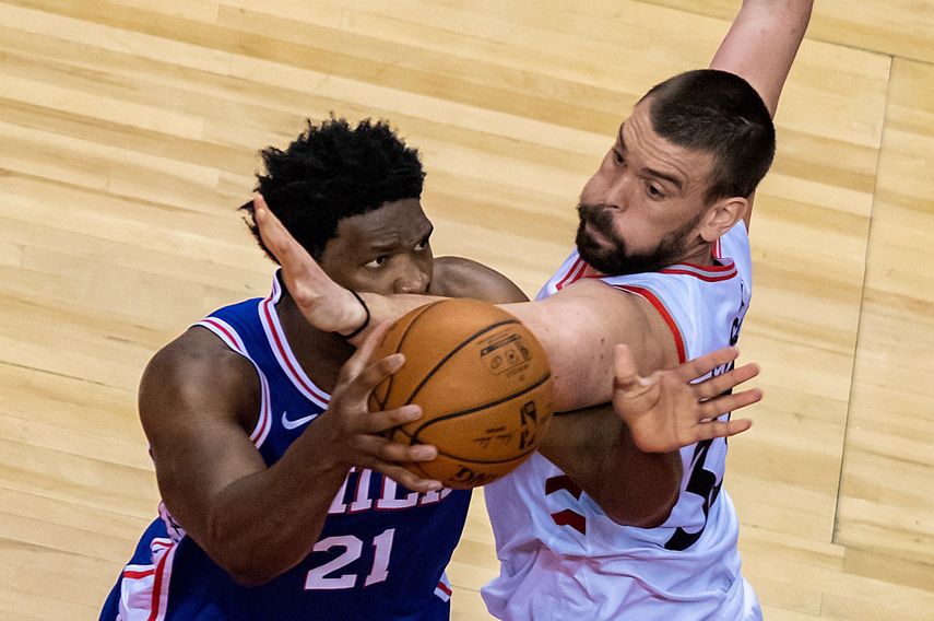 Tras el primer partido, Brent Brown, el entrenador de Filadelfia 76ers, reconoció que una de las claves del partido a cambiar en el segundo fue el marcaje que primero Gasol y luego Ibaka hicieron sobre su mejor hombre, Joel Embiid.