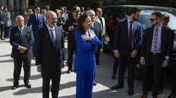 El presidente del Senado, Pedro Rollán (2i) recibe este lunes a la líder opositora venezolana y Nobel de la Paz María Corina Machado (c-d) en el Senado en Madrid. El presidente del Senado, Pedro Rollán (2i) recibe este lunes a la líder opositora venezolana y Nobel de la Paz María Corina Machado (c-d) en el Senado en Madrid.