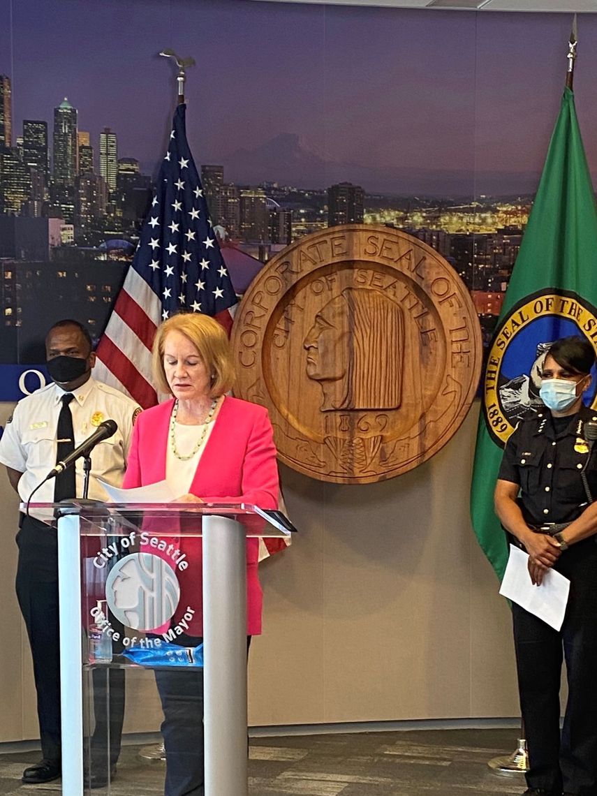 Manifestantes exigen&nbsp;la renuncia del alcaldesa Jenny Durkan.