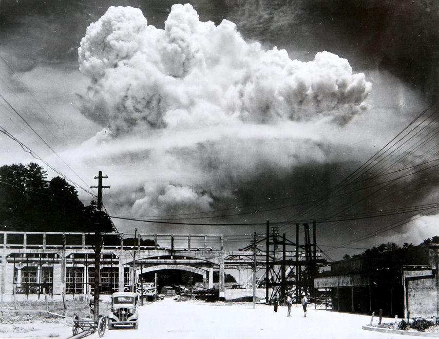 Foto de archivo facilitada por el Museo de la Bomba Atómica de&nbsp;Nagasaki&nbsp;que muestra la nube en forma de hongo originada el 9 de agosto de 1945 al explotar la bomba atómica en esa ciudad japonesa.&nbsp;