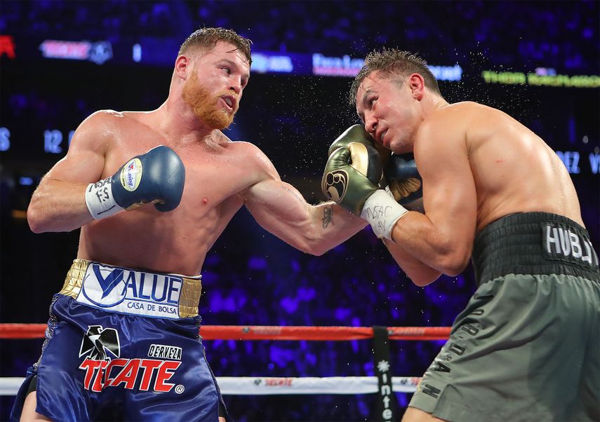 Gennady Golovkin (derecha) en acción ante el mexicano Sául Canelo Álvarez (izquierda) durante la pelea de este sábado en el T-Mobile Arena de Las Vegas.&nbsp;