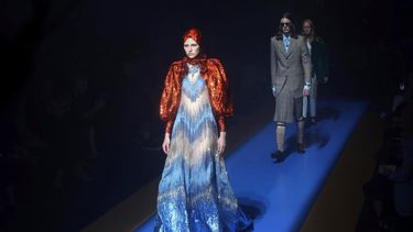 Varias modelos presentan creaciones de la firma italiana&nbsp;Gucci durante la Semana de la Moda de Milán.&nbsp;