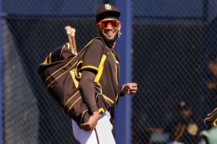 El dominicano Fernando Tatis Jr.campocorto de los Padres de San Diego, durante los entrenamientos de primavera de 2021