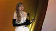 Taylor Swift recibe el premio a mejor álbum pop vocal por Midnights en la 66a entrega anual de los Premios Grammy el domingo 4 de febrero de 2024 en Los Ángeles.