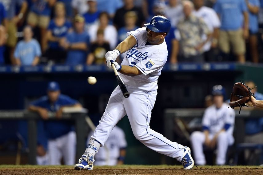 Morales es el segundo cubano que alcanza 15 bases en un partido. (REUTERS)