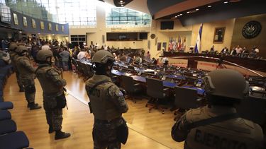 En una resolución, el organismo ordena a Bukele que se abstenga de hacer uso de la fuerza armada en actividades contrarias a los fines constitucionales establecidos en El Salvador y que pone en riesgo la forma de gobierno republicano, democrático y representativo.&nbsp;