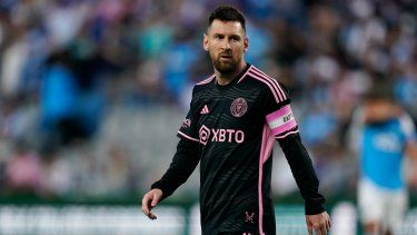 El argentino Lionel Messi, delantero del Inter Miami, disputa el encuentro ante Charlotte, el sábado 21 de octubre de 2023, en la MLS.